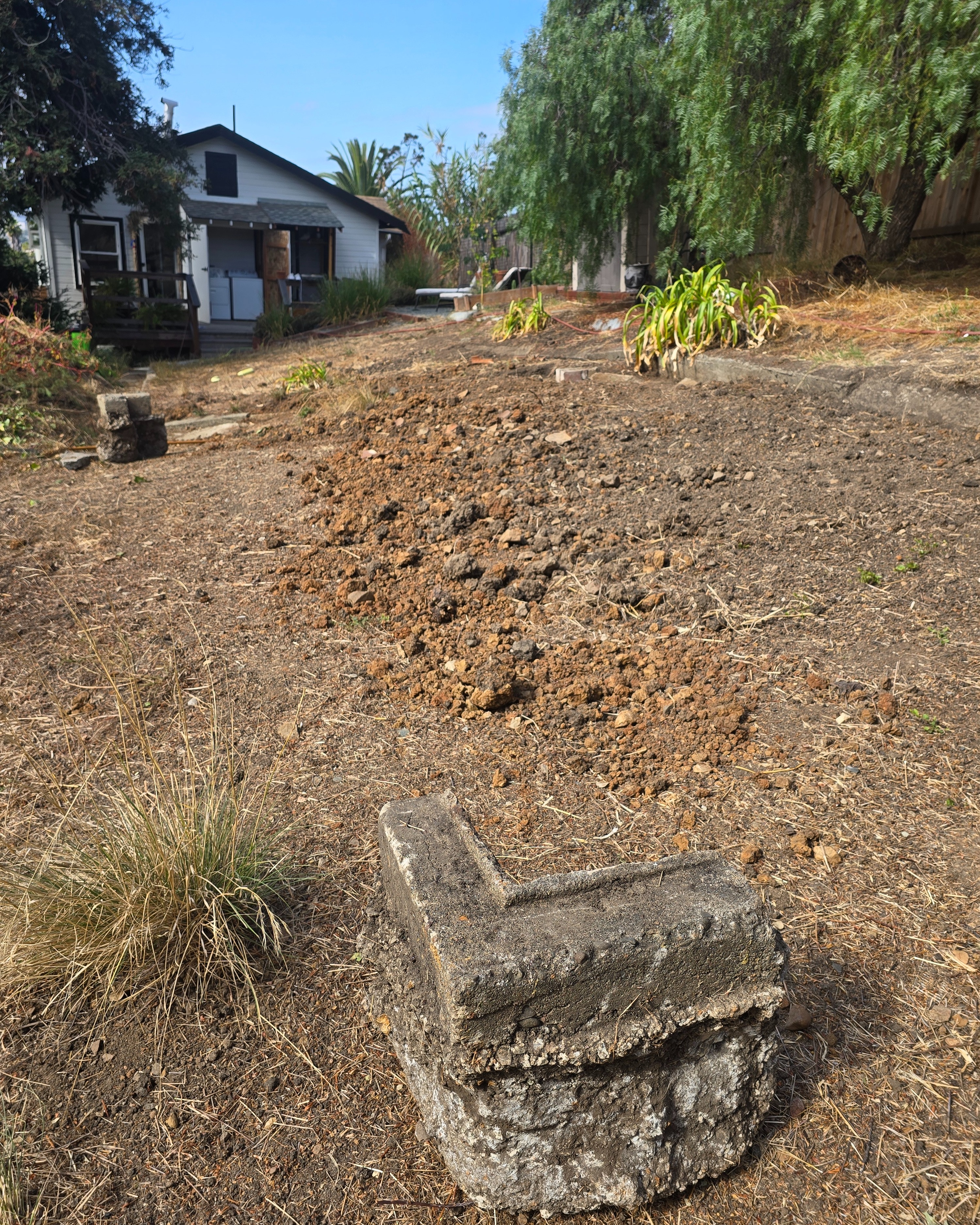 Cinderblock corner pieces on concrete foundation piers