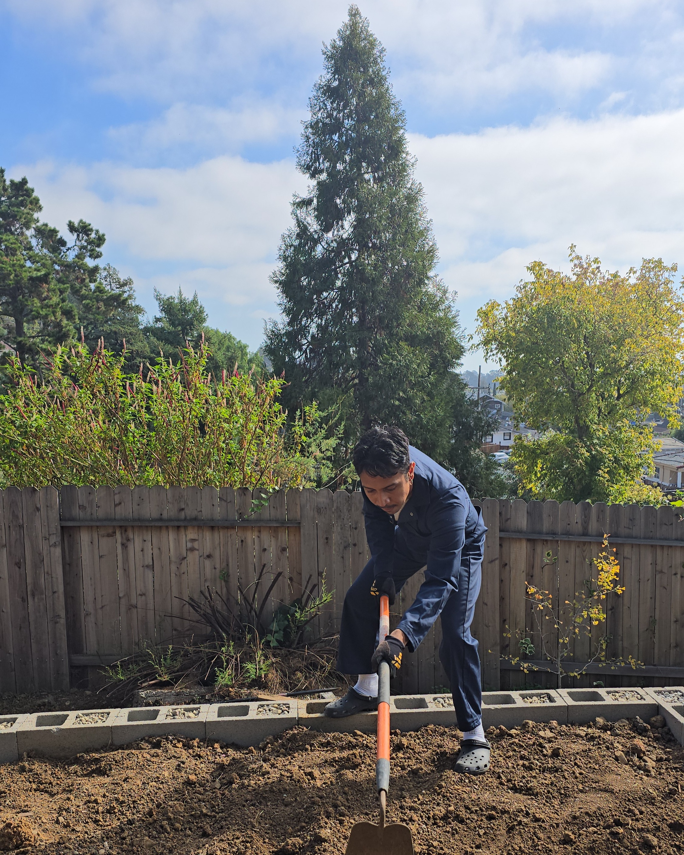 Alternating cells filled with drainrock and rebar
